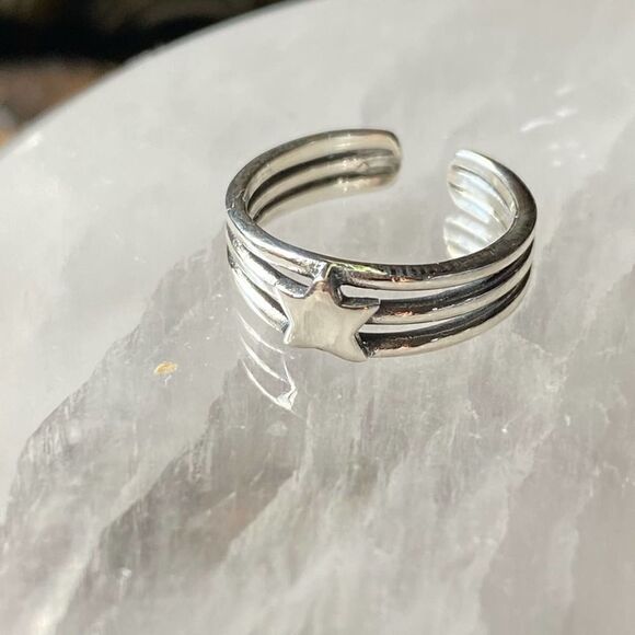 Sterling Silver Triple Band Star Toe Ring - Picture 3 of 4